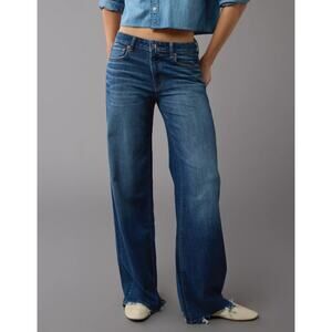 American Eagle Women's Low Rise Baggy Wide Leg Chewed Hem Jeans Size 00 Blue